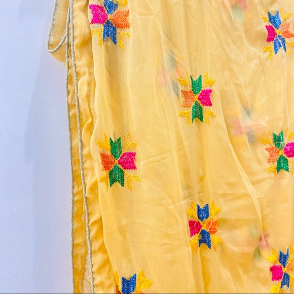 Phulkari - Hand-Embroidered Dupatta - Chiffon & Golden Lace - Picture 4 of 5